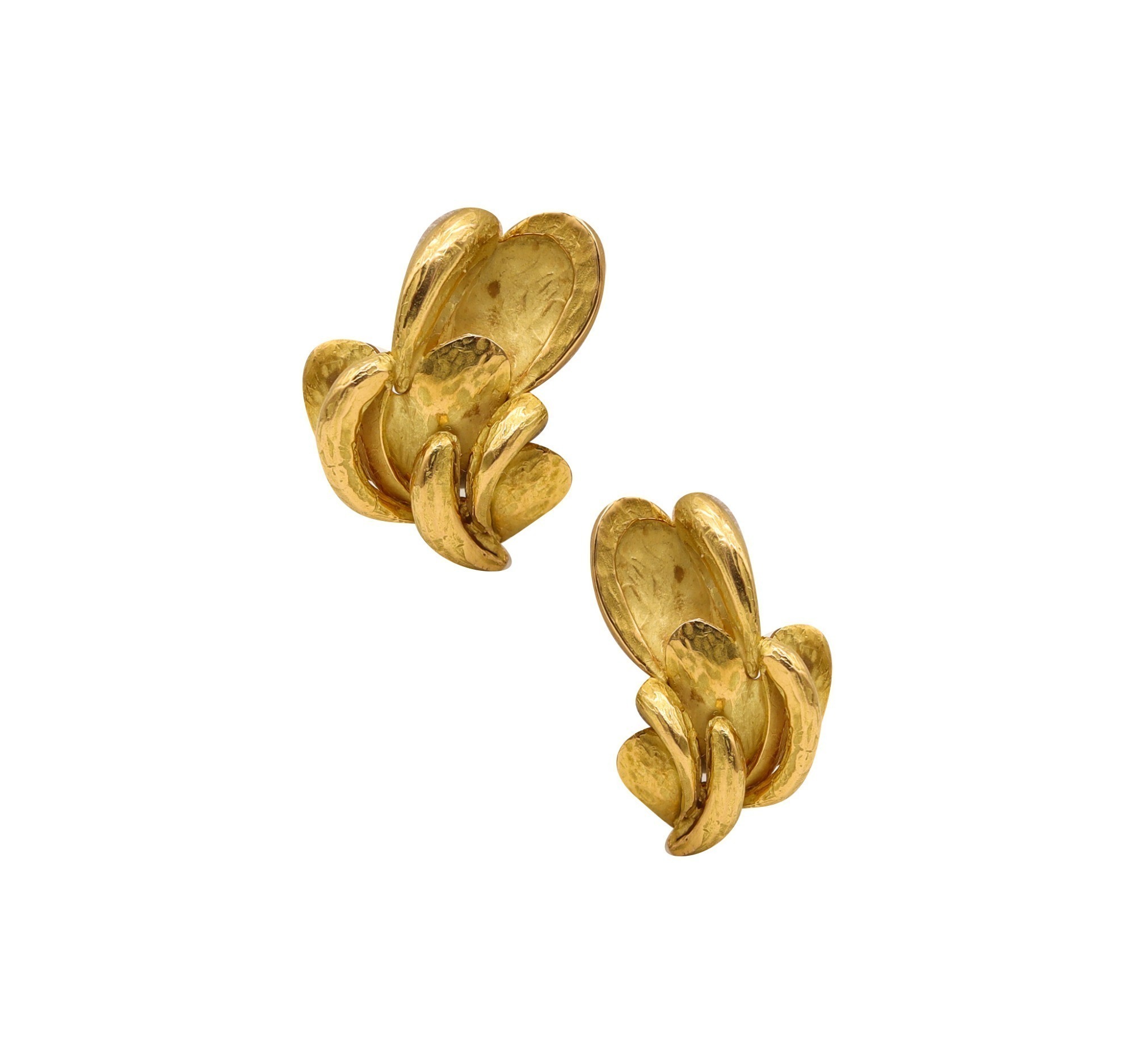 CHAUMET PARIS 18K GOLD RETRO MODERNIST CLIP EARRINGS, CIRCA 1970